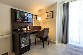 Hotel California by Aycon