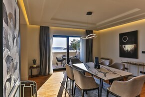 Hotel California by Aycon