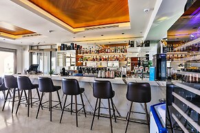 Hotel California by Aycon