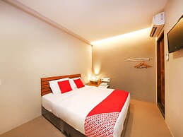 OYO 910 Hills Residence