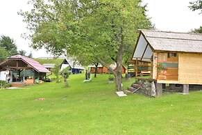 Apartmaji bungalovi i sotorisce Silva