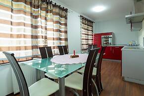 Apartmaji bungalovi i sotorisce Silva