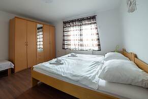 Apartmaji bungalovi i sotorisce Silva
