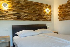 Apartmaji bungalovi i sotorisce Silva
