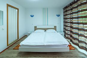 Apartmaji bungalovi i sotorisce Silva