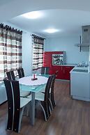 Apartmaji bungalovi i sotorisce Silva