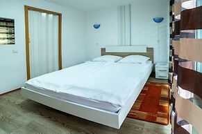 Apartmaji bungalovi i sotorisce Silva