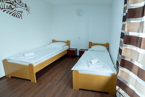 Apartmaji bungalovi i sotorisce Silva