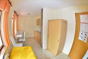 Apartmaji bungalovi i sotorisce Silva