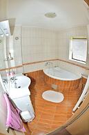 Apartmaji bungalovi i sotorisce Silva