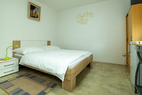 Apartmaji bungalovi i sotorisce Silva