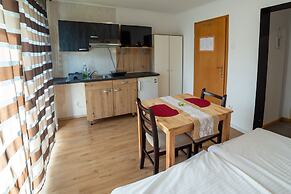 Apartmaji bungalovi i sotorisce Silva