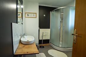 Apartmaji bungalovi i sotorisce Silva