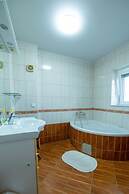 Apartmaji bungalovi i sotorisce Silva