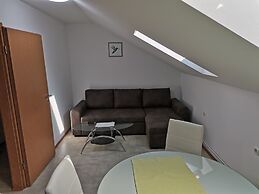 Apartmaji bungalovi i sotorisce Silva