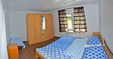 Apartmaji bungalovi i sotorisce Silva