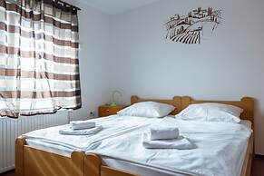 Apartmaji bungalovi i sotorisce Silva