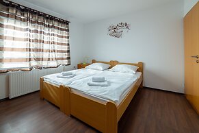 Apartmaji bungalovi i sotorisce Silva