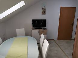 Apartmaji bungalovi i sotorisce Silva