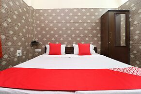 OYO 22090 Hotel Mall Residency
