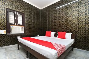 OYO 22090 Hotel Mall Residency