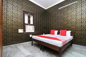 OYO 22090 Hotel Mall Residency