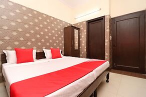 OYO 22090 Hotel Mall Residency