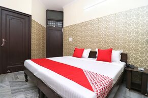 OYO 22090 Hotel Mall Residency