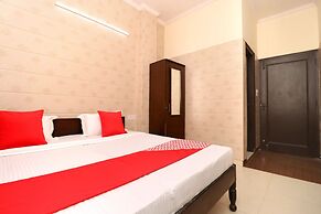 OYO 22090 Hotel Mall Residency