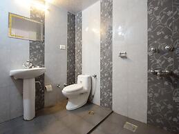 OYO 16627 Xpress Inn