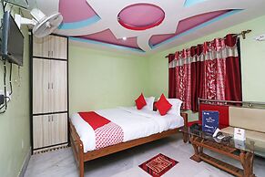 OYO 16627 Xpress Inn