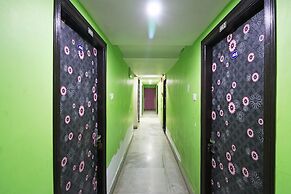 OYO 16627 Xpress Inn