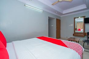 OYO Flagship 18338 White Fort