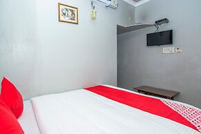 OYO Flagship 18338 White Fort