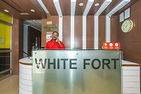 OYO Flagship 18338 White Fort