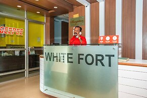 OYO Flagship 18338 White Fort