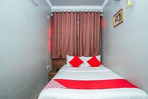 OYO Flagship 18338 White Fort