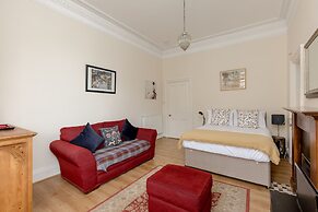 Silver Lining Lochrin Terrace Apartment