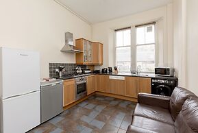 Silver Lining Lochrin Terrace Apartment