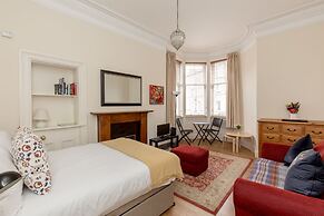 Silver Lining Lochrin Terrace Apartment