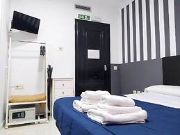 Flats Friends Plaza de la Reina