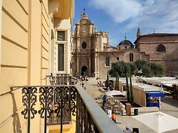 Flats Friends Plaza de la Reina