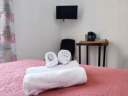 Flats Friends Plaza de la Reina