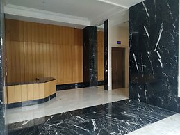 Flats Friends Plaza de la Reina