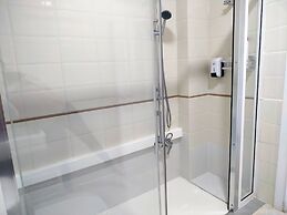 Flats Friends Plaza de la Reina