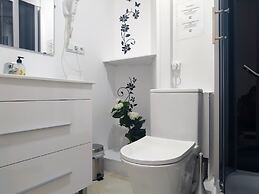 Flats Friends Plaza de la Reina