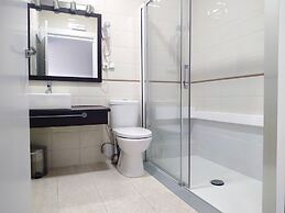 Flats Friends Plaza de la Reina