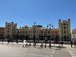 Flats Friends Plaza de la Reina