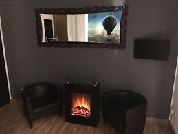 Flats Friends Plaza de la Reina