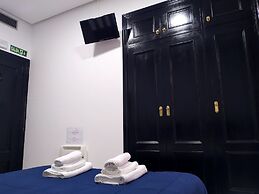 Flats Friends Plaza de la Reina